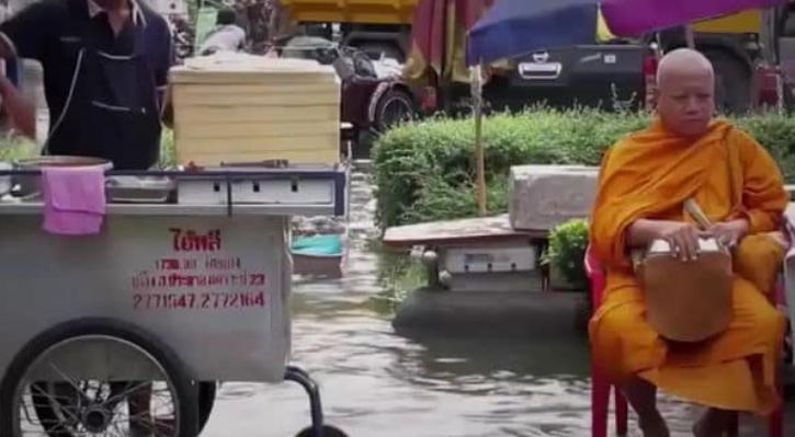 洪水：挑战我们的未来 Floods Challenging Our Future的海报