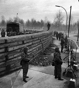 柏林墙秘史 The Secret Life of the Berlin Wall的海报